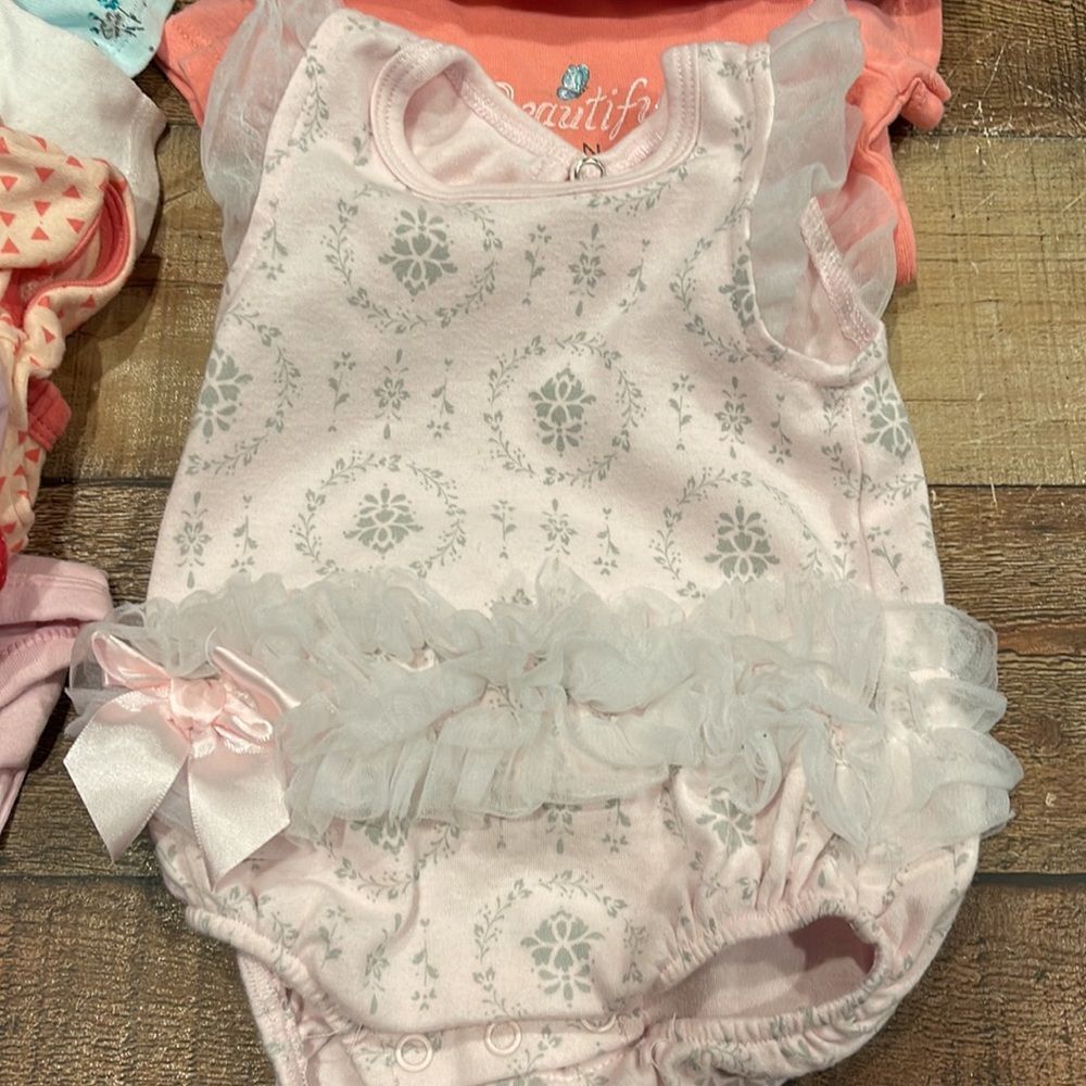 0-6 months baby girl T-shirts and pajama. 11 pieces, 1/2 NWT.  0-3, 3-6 and 6mo. - Picture 2 of 4